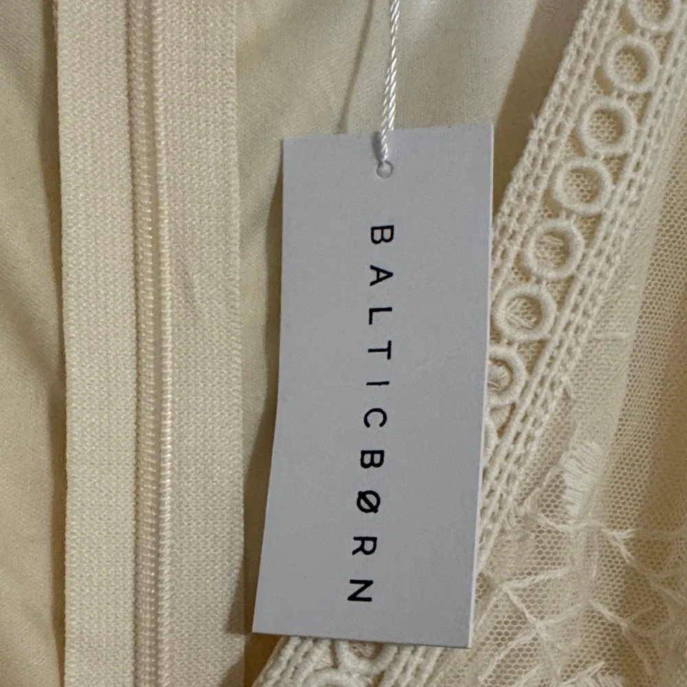 Baltic Born Ivory-Cream Lace Midi Dress - Picture 4 of 6